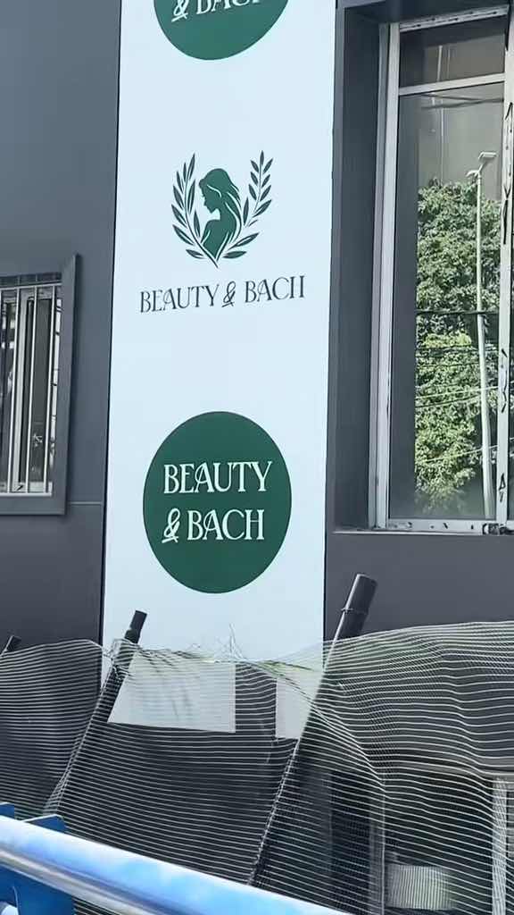 Tiktok add for salon: beauty and bach
